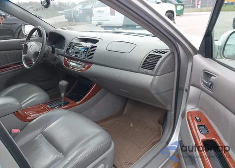 2004 Toyota Camry Xle z USA, uszkodzony, nr VIN 4T1BE30K74U295721
